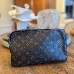 Louis Vuitton Vintage Monogram Trousse Toilette 23